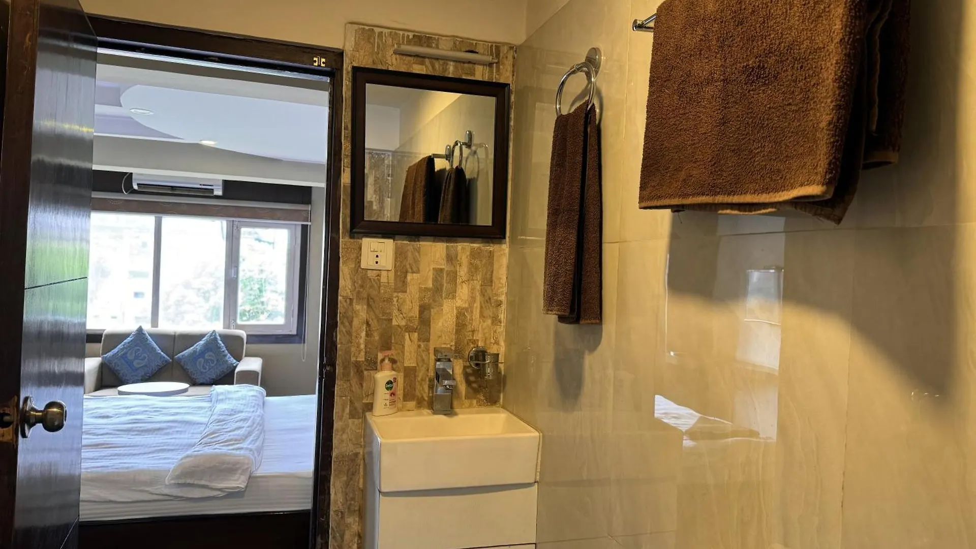**  Himalayan Retreat Studio Hotel Kathmandu Nepal